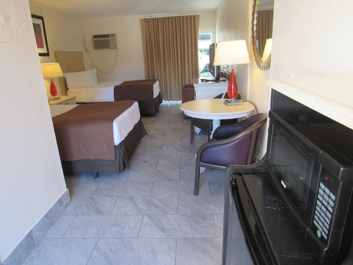 شاطئ ميرتل Sea Banks Motor Inn المظهر الخارجي الصورة